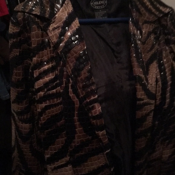 coat - Picture 2 of 3